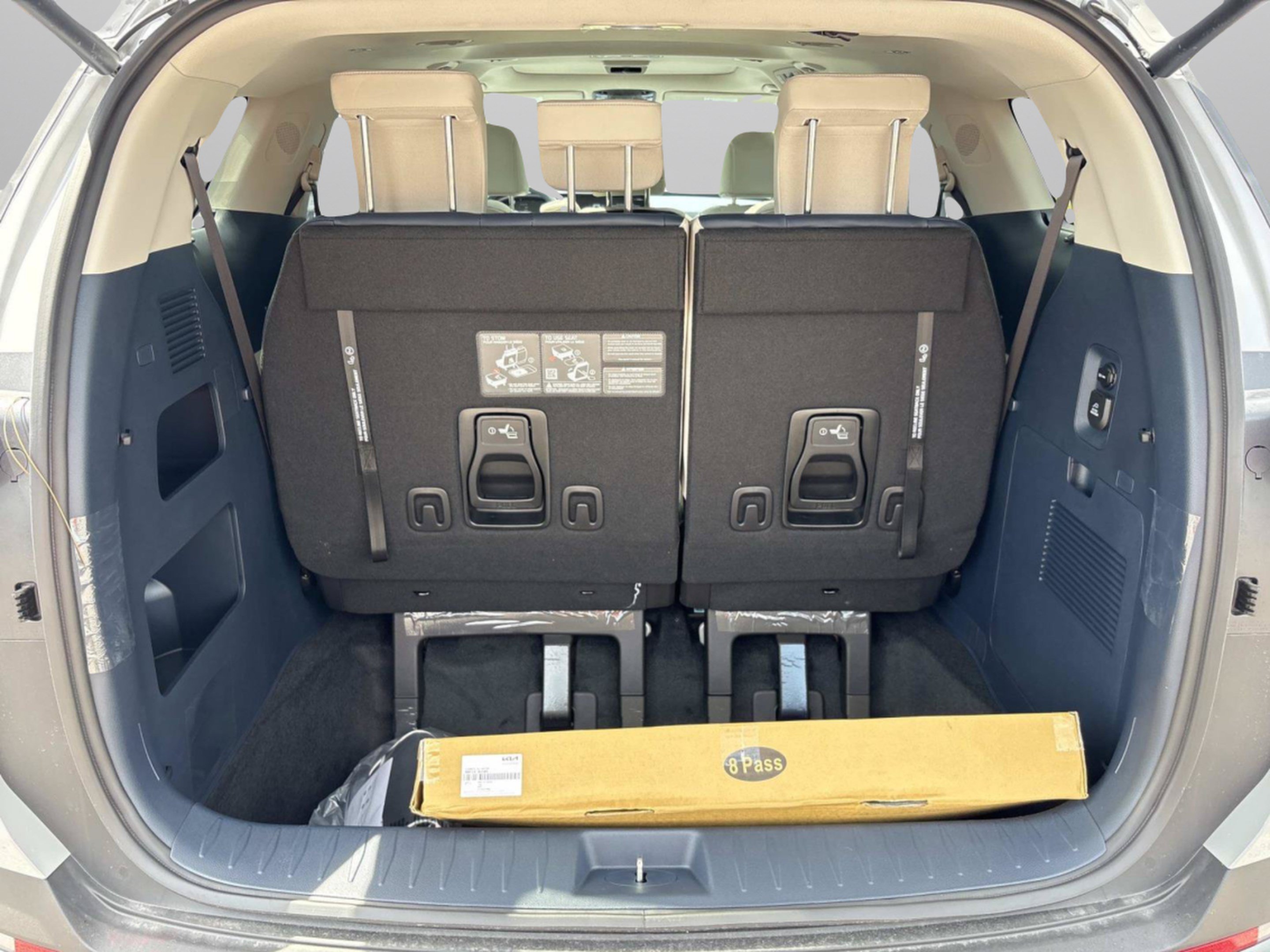 New 2027 Kia Carnival SX w/ Dark Edition Package FWD image 12