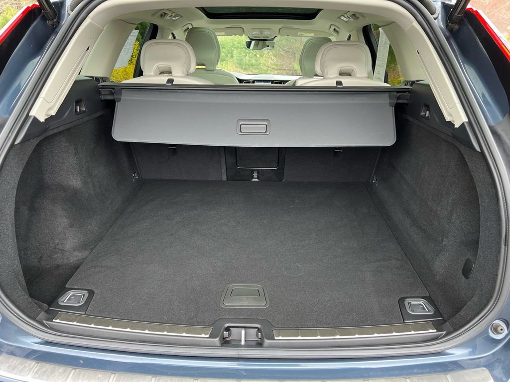 Certified 2024 Volvo XC60 B5 Plus w/ Climate Package AWD/4WD image 26
