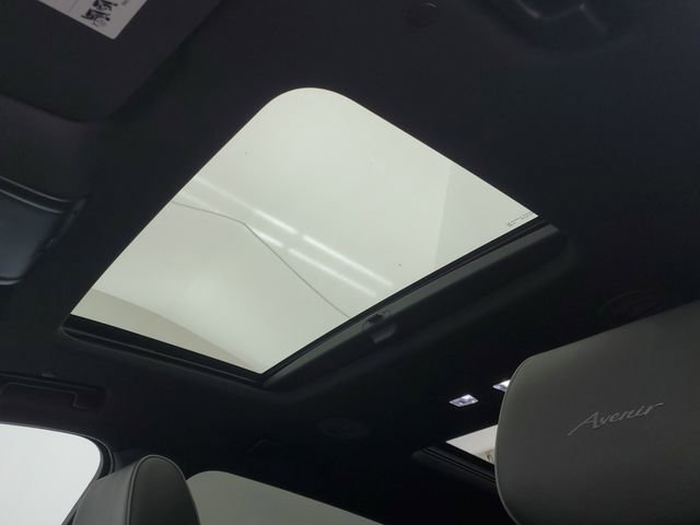 Used 2023 Buick Enclave Avenir w/ Avenir Technology Package image 21