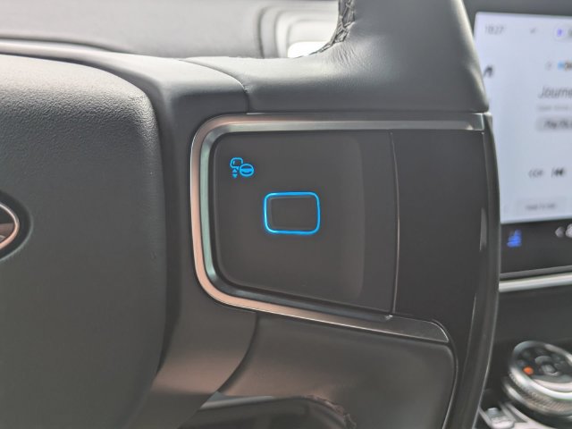 Used 2025 Ford Expedition Tremor AWD/4WD image 32