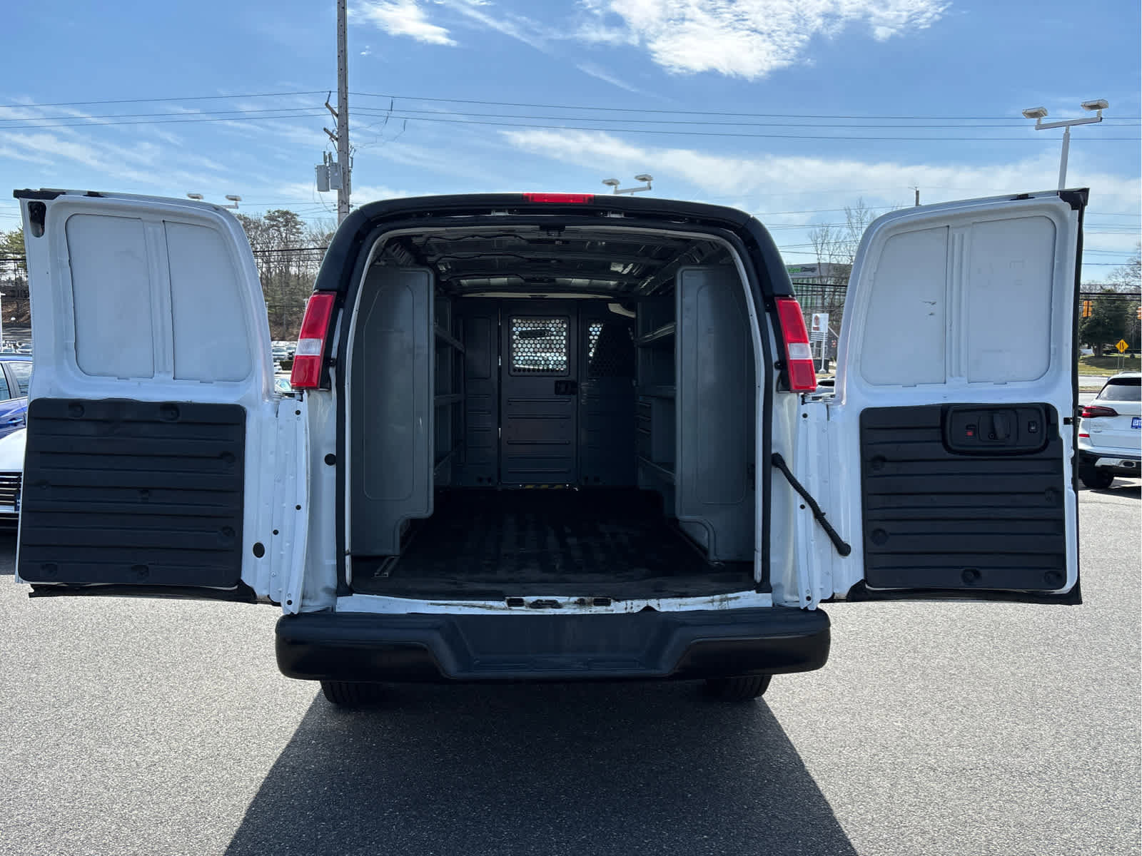 Used 2021 Chevrolet Express 3500 w/ Driver Convenience Package image 30