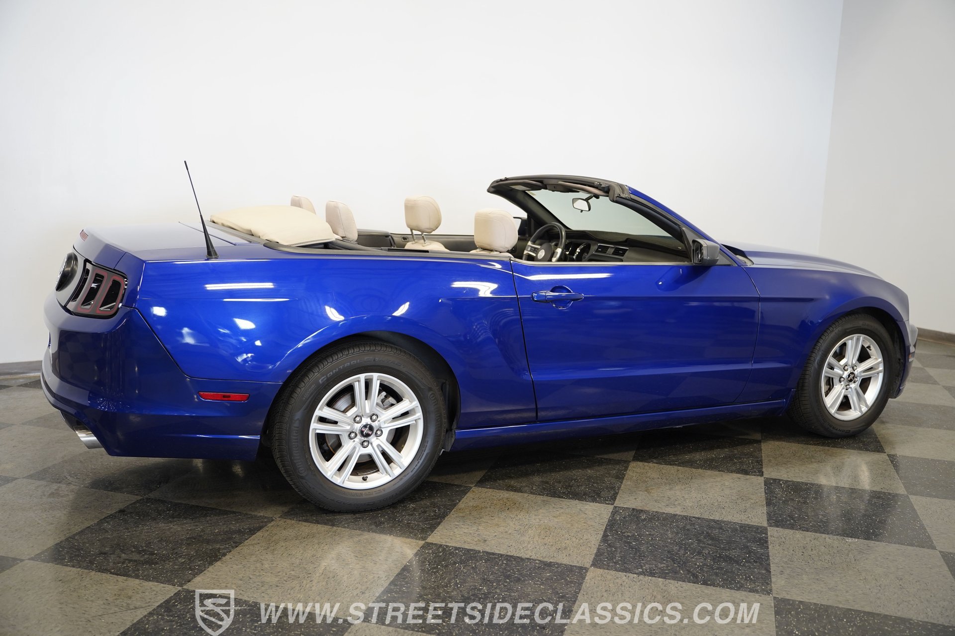 Used 2014 Ford Mustang Convertible RWD image 14
