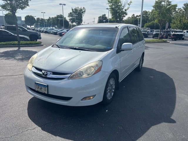 Used 2010 Toyota Sienna XLE Limited FWD image 4