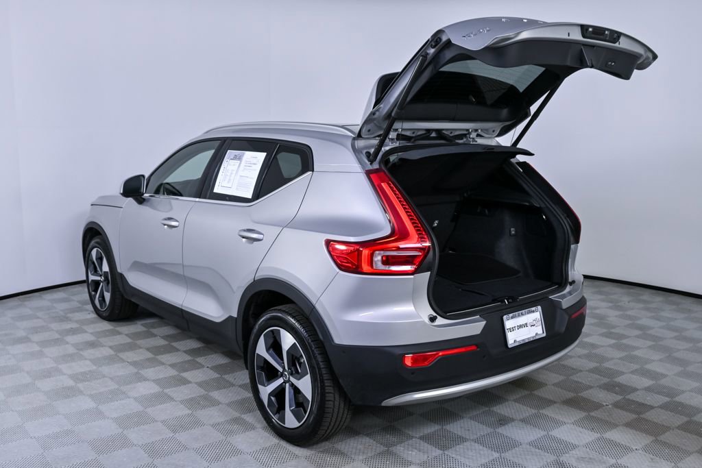 Certified 2025 Volvo XC40 B5 Plus image 31