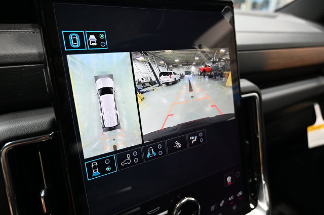 New 2026 GMC Yukon XL Denali w/ Sun & Power Step Package AWD/4WD image 19