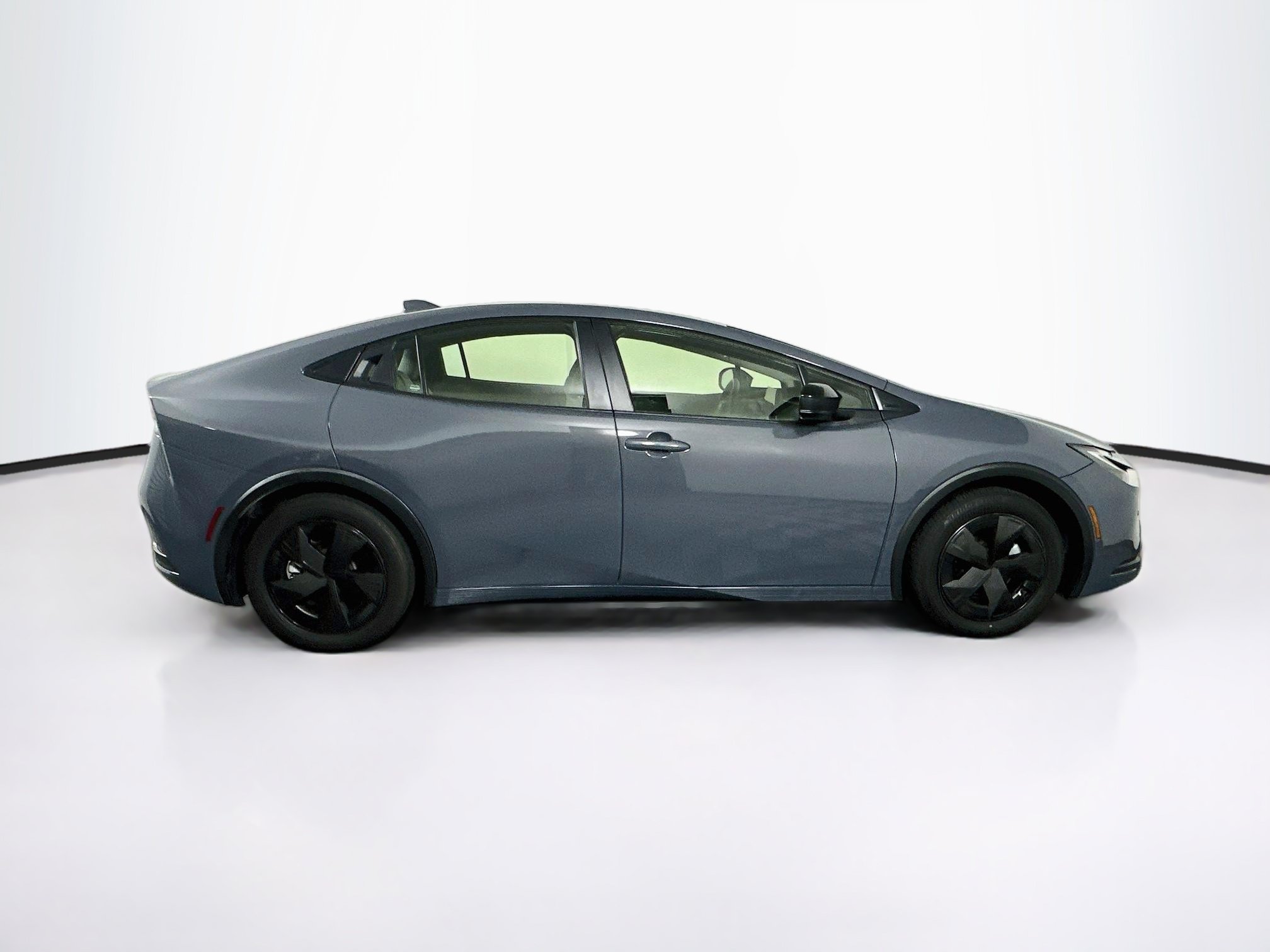 Used 2025 Toyota Prius LE FWD image 10