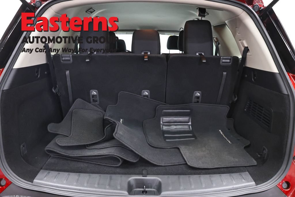 Used 2024 Nissan Pathfinder SV AWD/4WD image 9