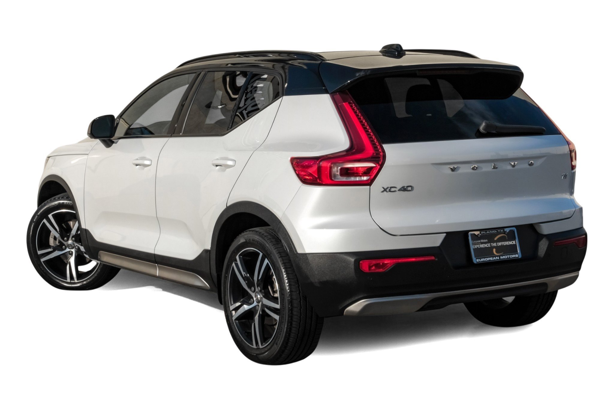 Used 2021 Volvo XC40 T4 R-Design image 10