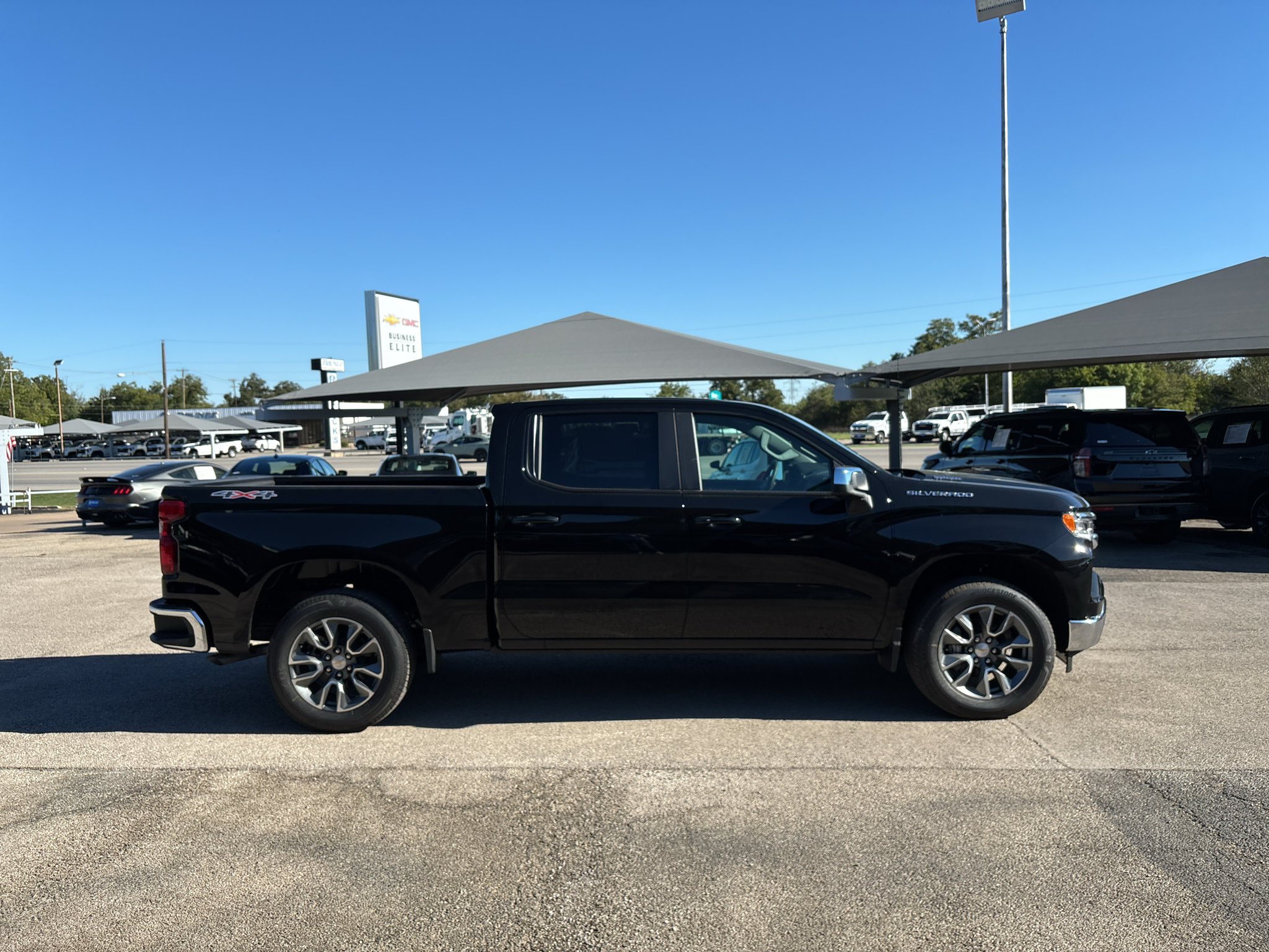 New 2026 Chevrolet Silverado 1500 LT w/ Leather Package AWD/4WD image 3