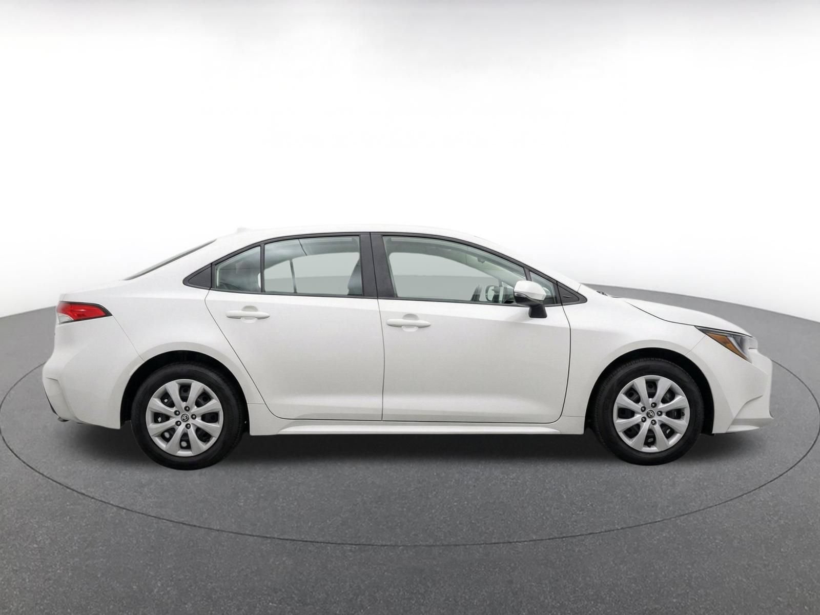 Used 2025 Toyota Corolla LE FWD image 10