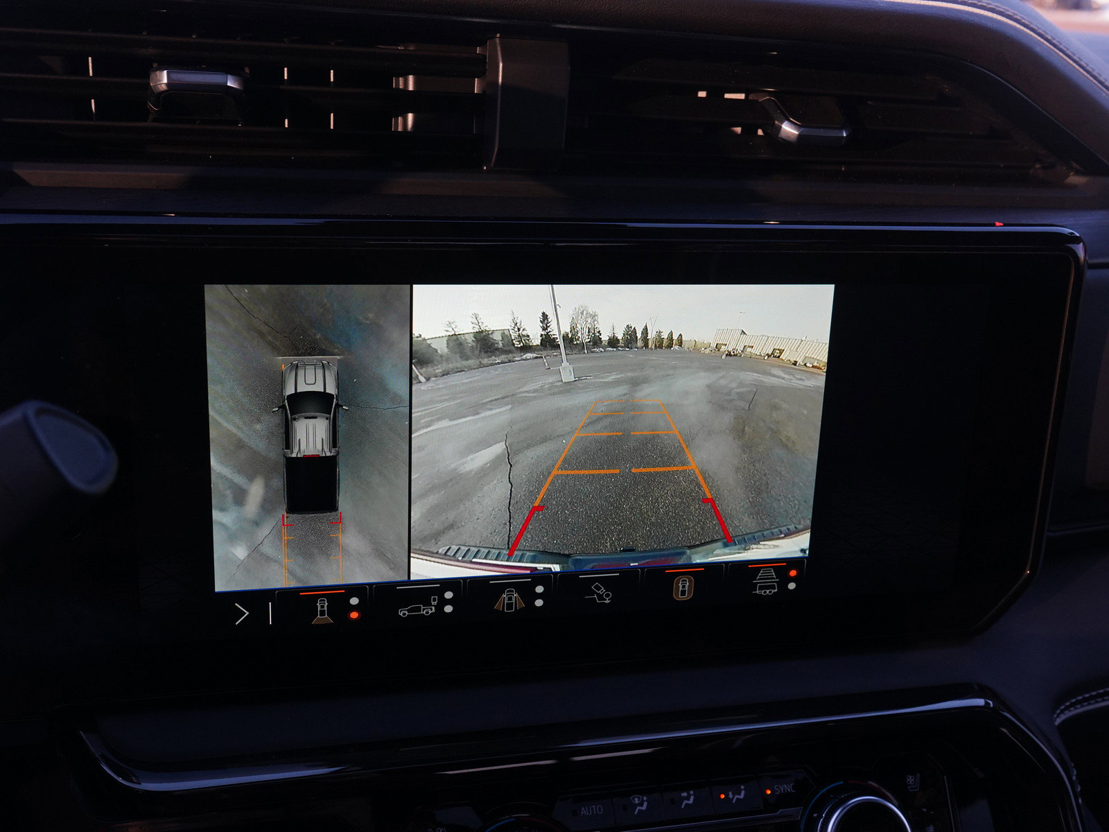 Used 2025 GMC Sierra 2500 AT4X image 23