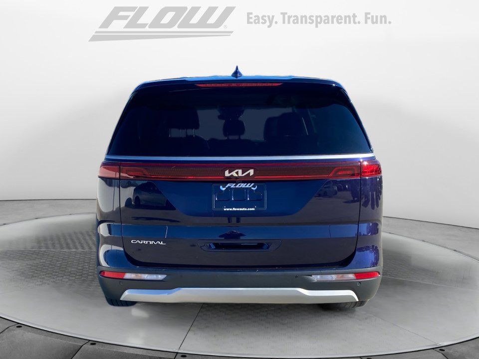 Used 2023 Kia Carnival LX image 7