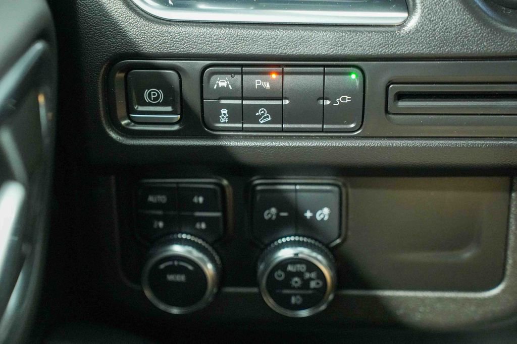 Used 2022 GMC Yukon AT4 image 30