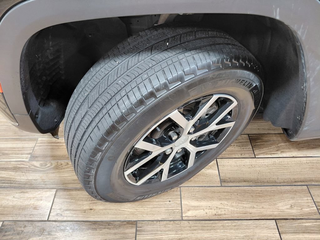 Used 2023 Jeep Grand Cherokee L Limited AWD/4WD image 31