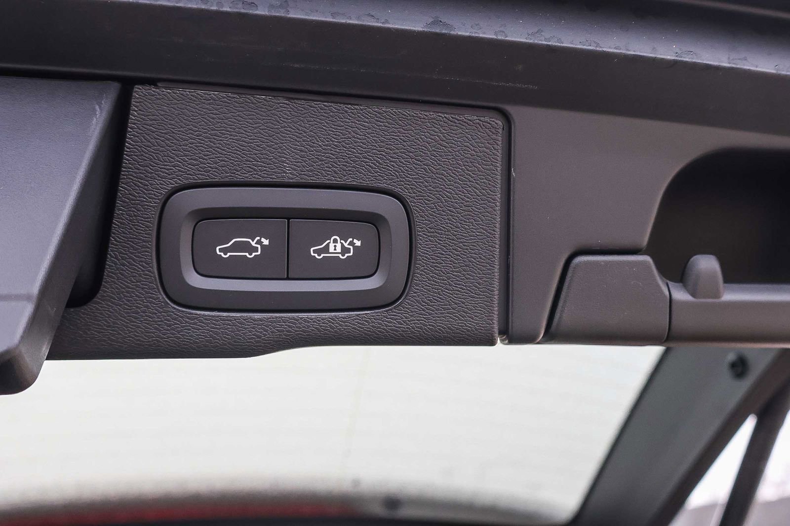 New 2026 Volvo XC60 T8 Ultra w/ Protection Package Premier image 29