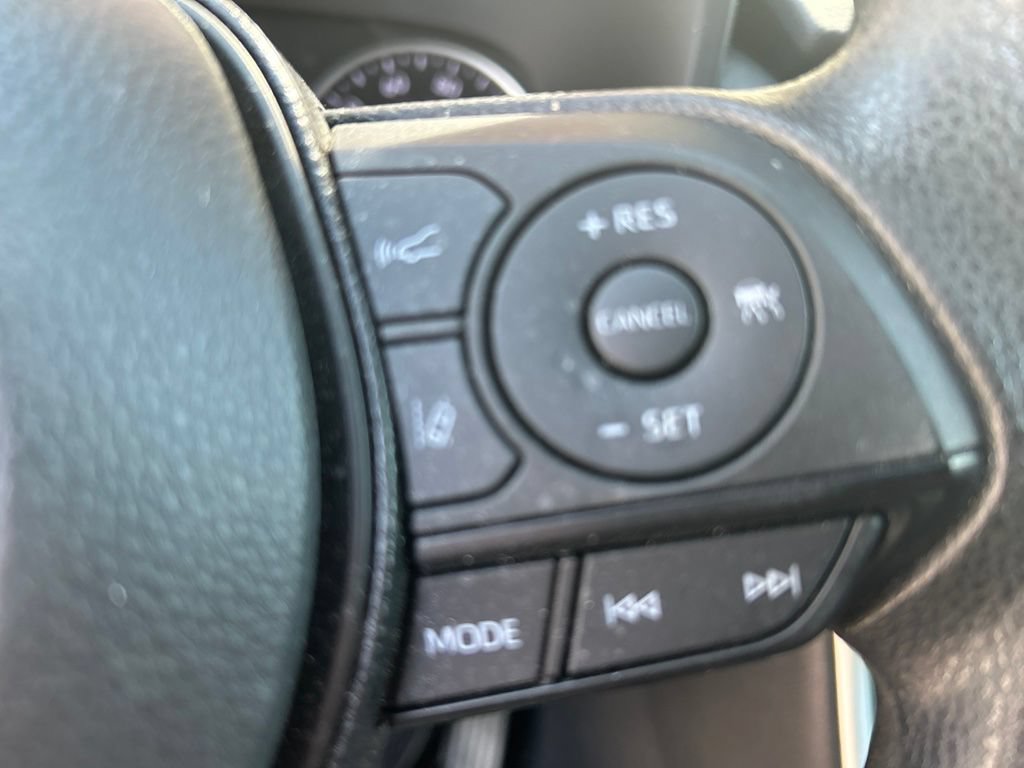 Used 2020 Toyota RAV4 XLE w/ Convenience Package FWD image 10