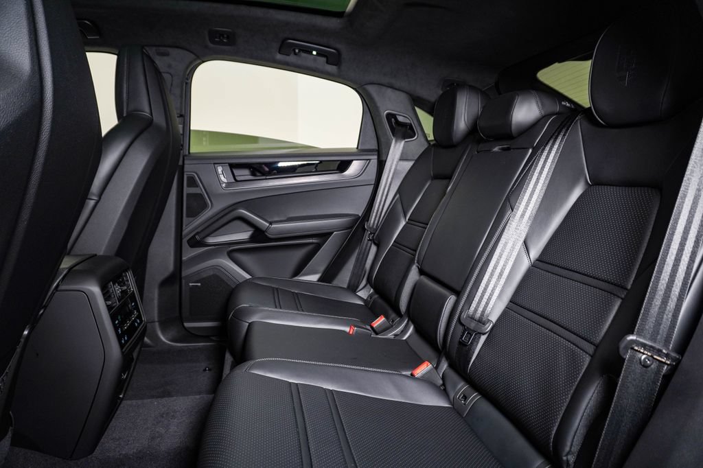 New 2026 Porsche Cayenne GTS AWD/4WD image 17