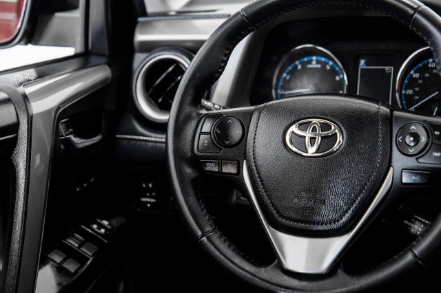 Used 2018 Toyota RAV4 Limited w/ Advanced Technology Package AWD/4WD image 15