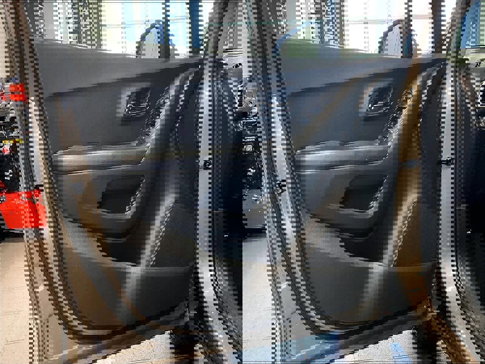 Used 2022 Chevrolet Trax LT w/ Driver Confidence Package AWD/4WD image 9