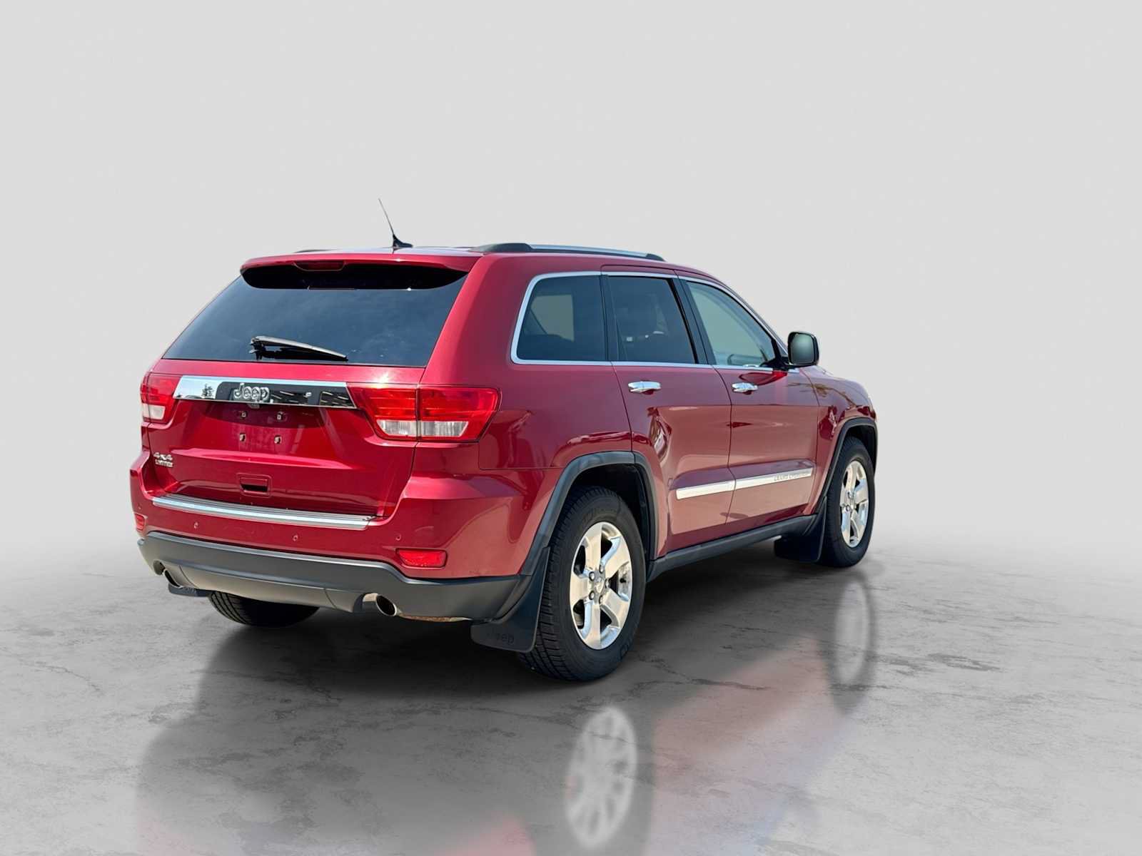Used 2011 Jeep Grand Cherokee Limited AWD/4WD image 6