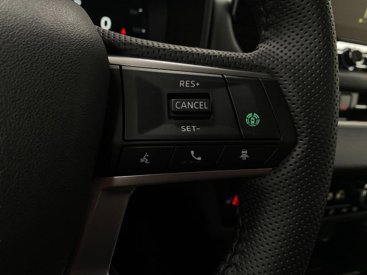 Used 2025 Mitsubishi Outlander SE image 17