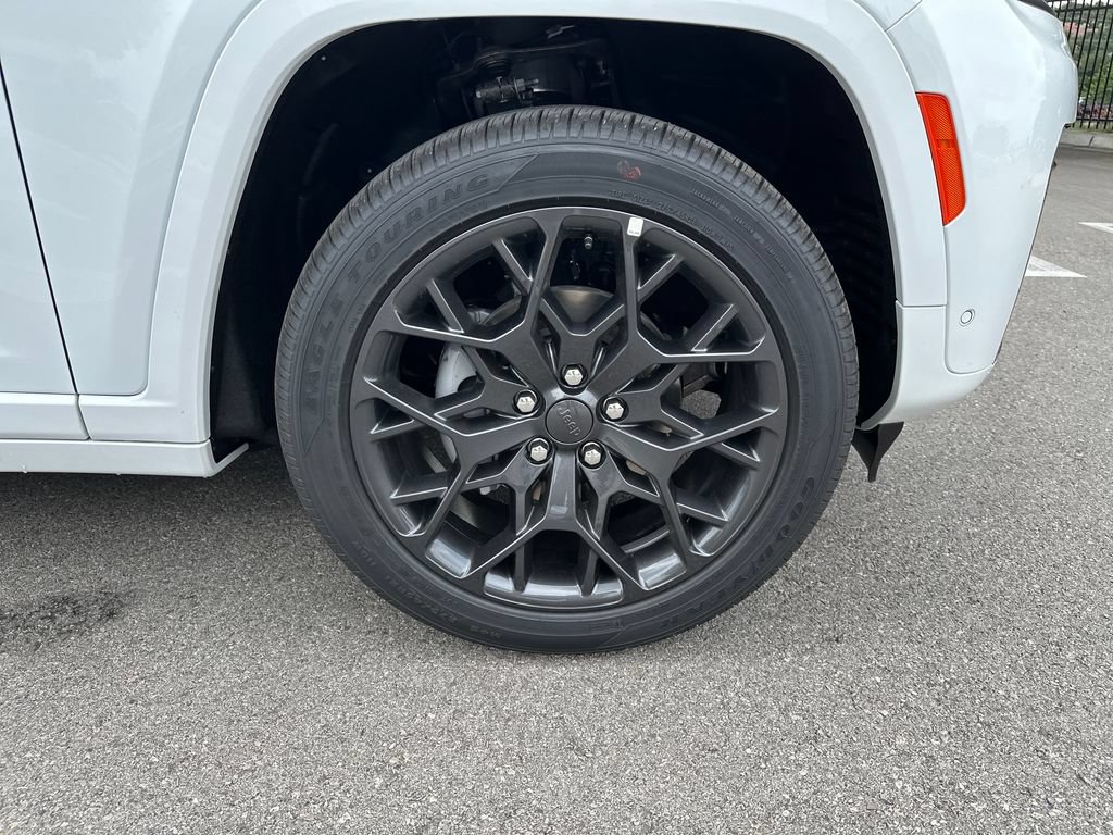 New 2026 Jeep Grand Cherokee Summit w/ Obsidian Package AWD/4WD image 14