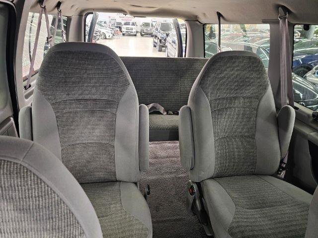 Used 2000 Ford E-150 and Econoline 150 Wagon image 23