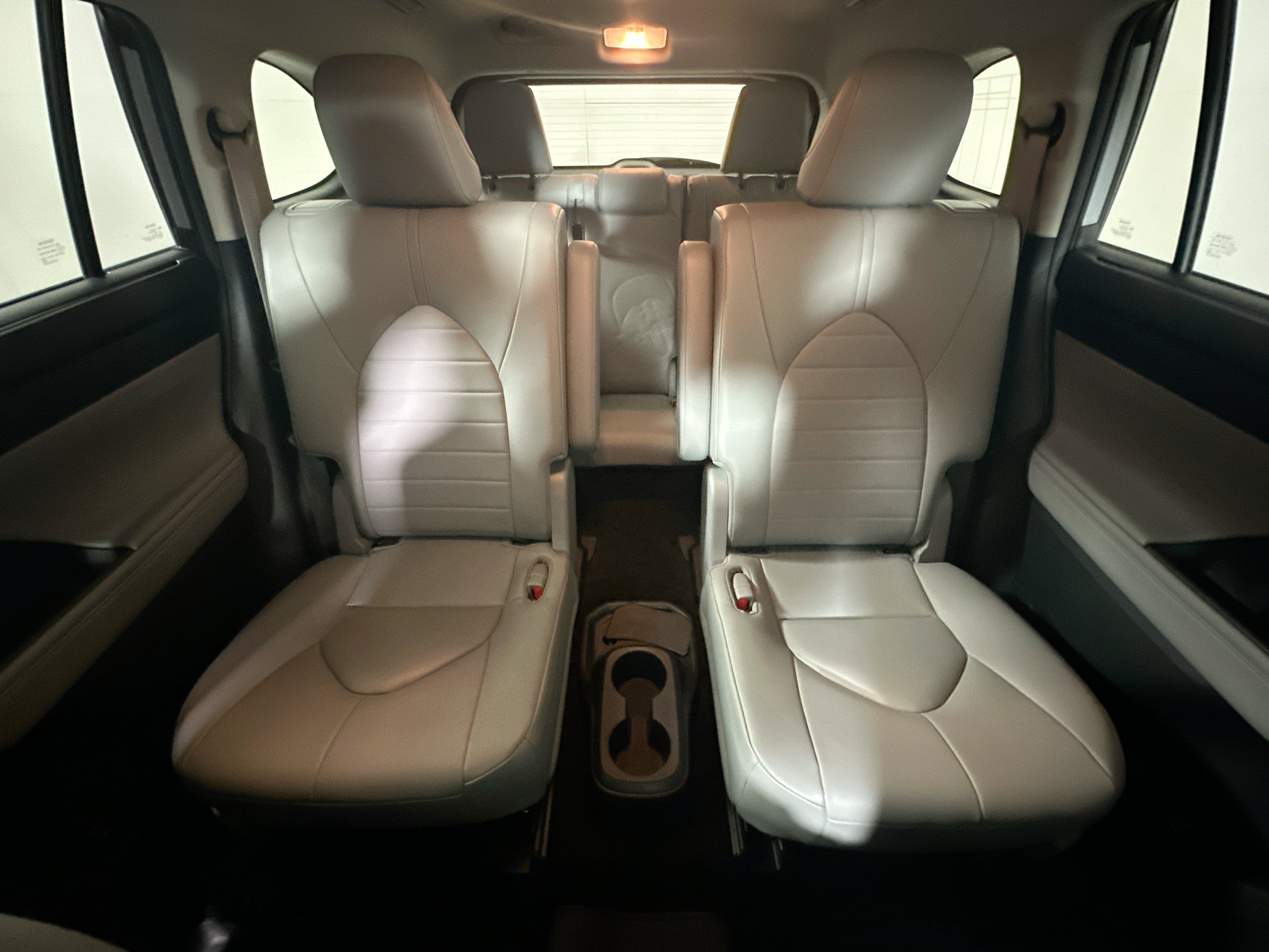 Used 2023 Toyota Highlander XLE FWD image 30