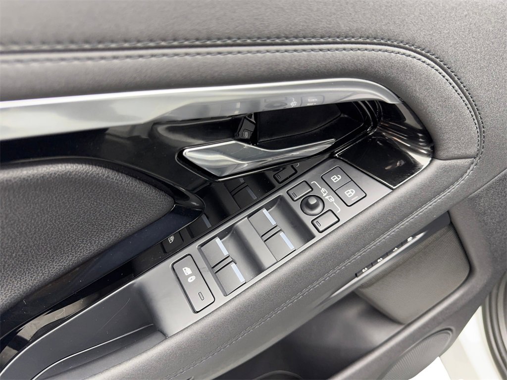 Used 2023 Land Rover Range Rover Evoque SE image 32