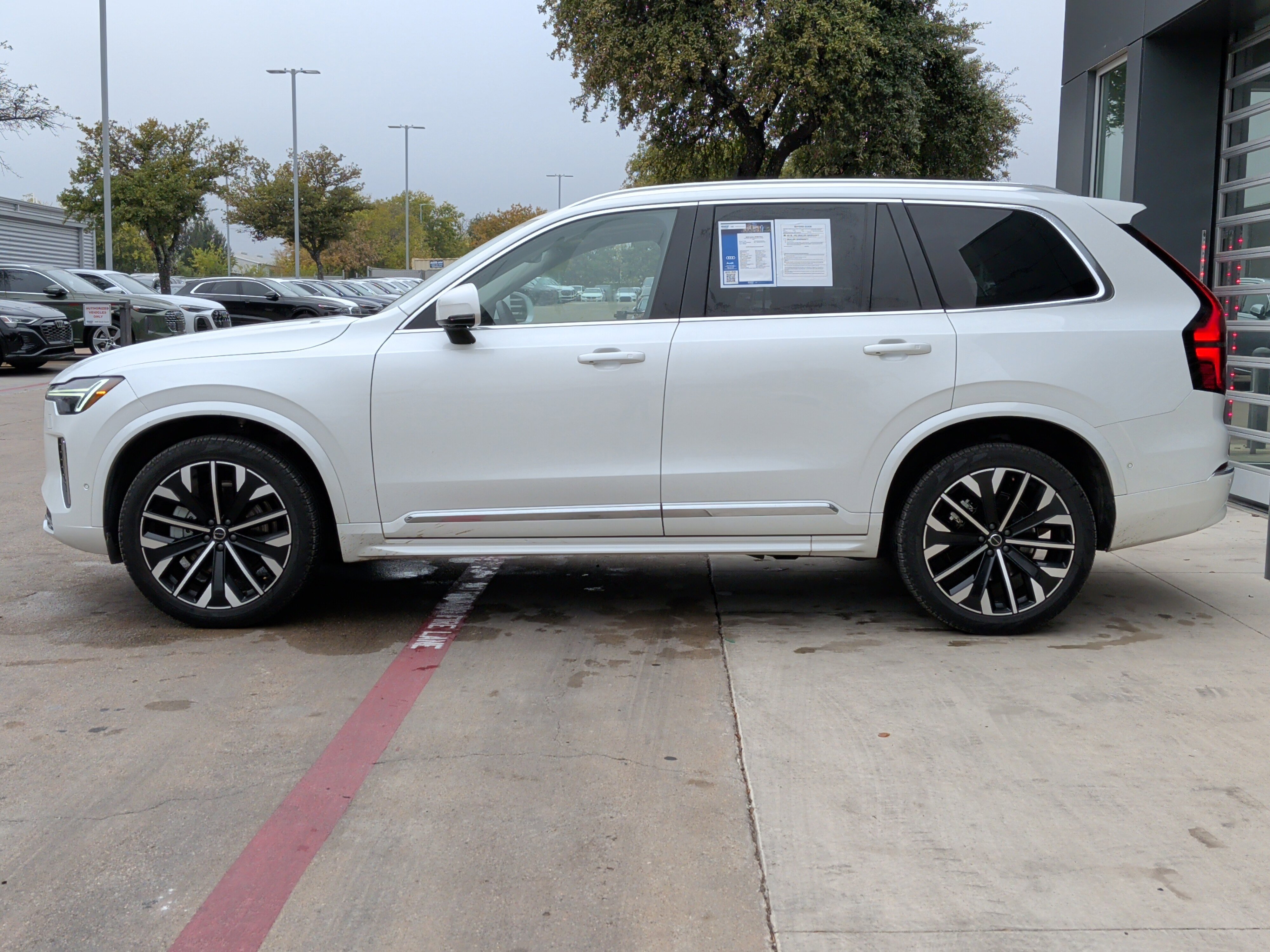 Used 2025 Volvo XC90 B6 Plus image 6