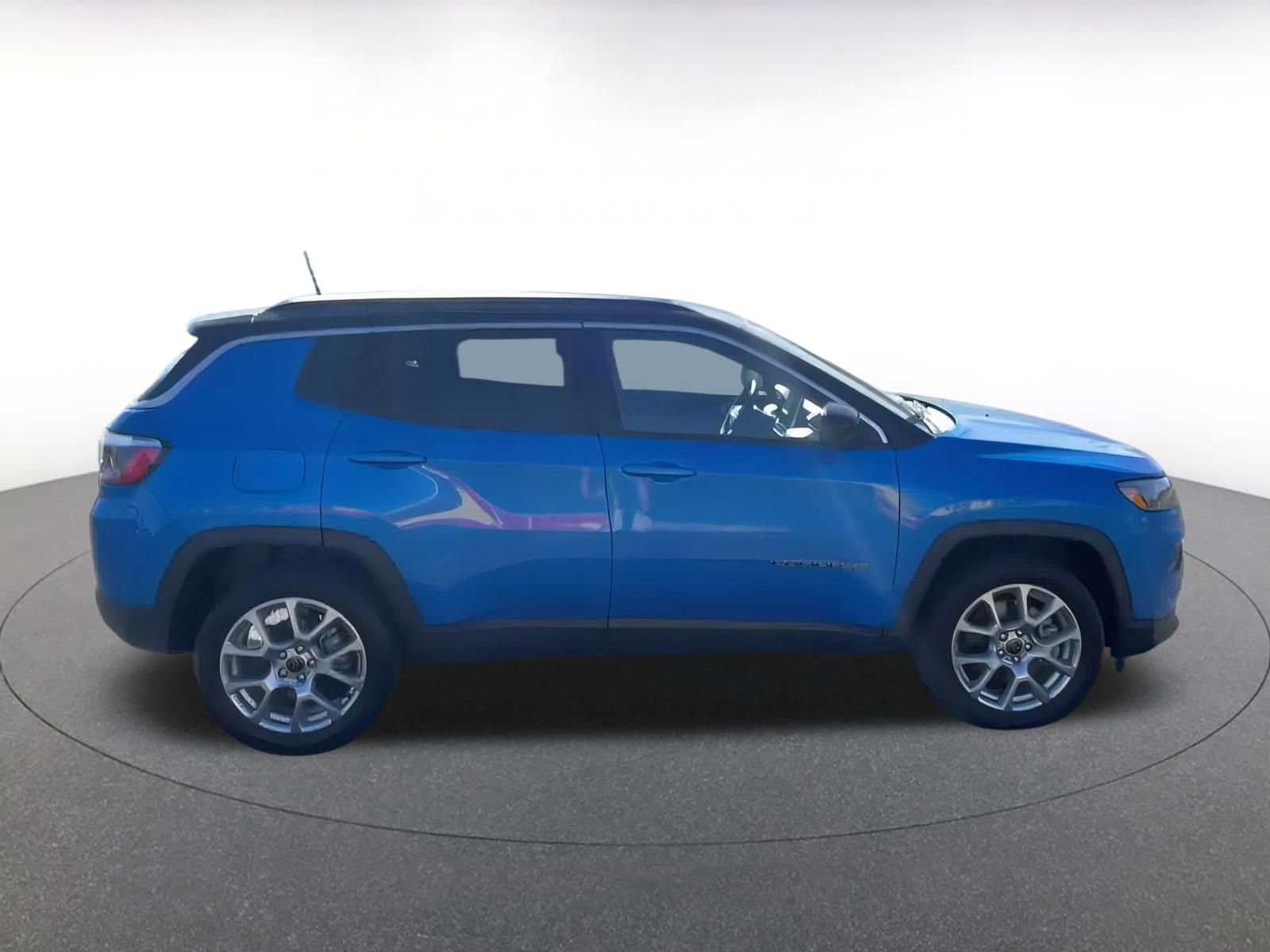 Used 2025 Jeep Compass Limited image 16