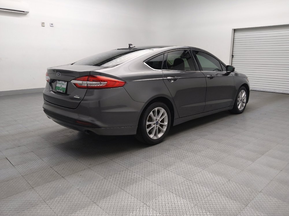 Used 2020 Ford Fusion SE image 9