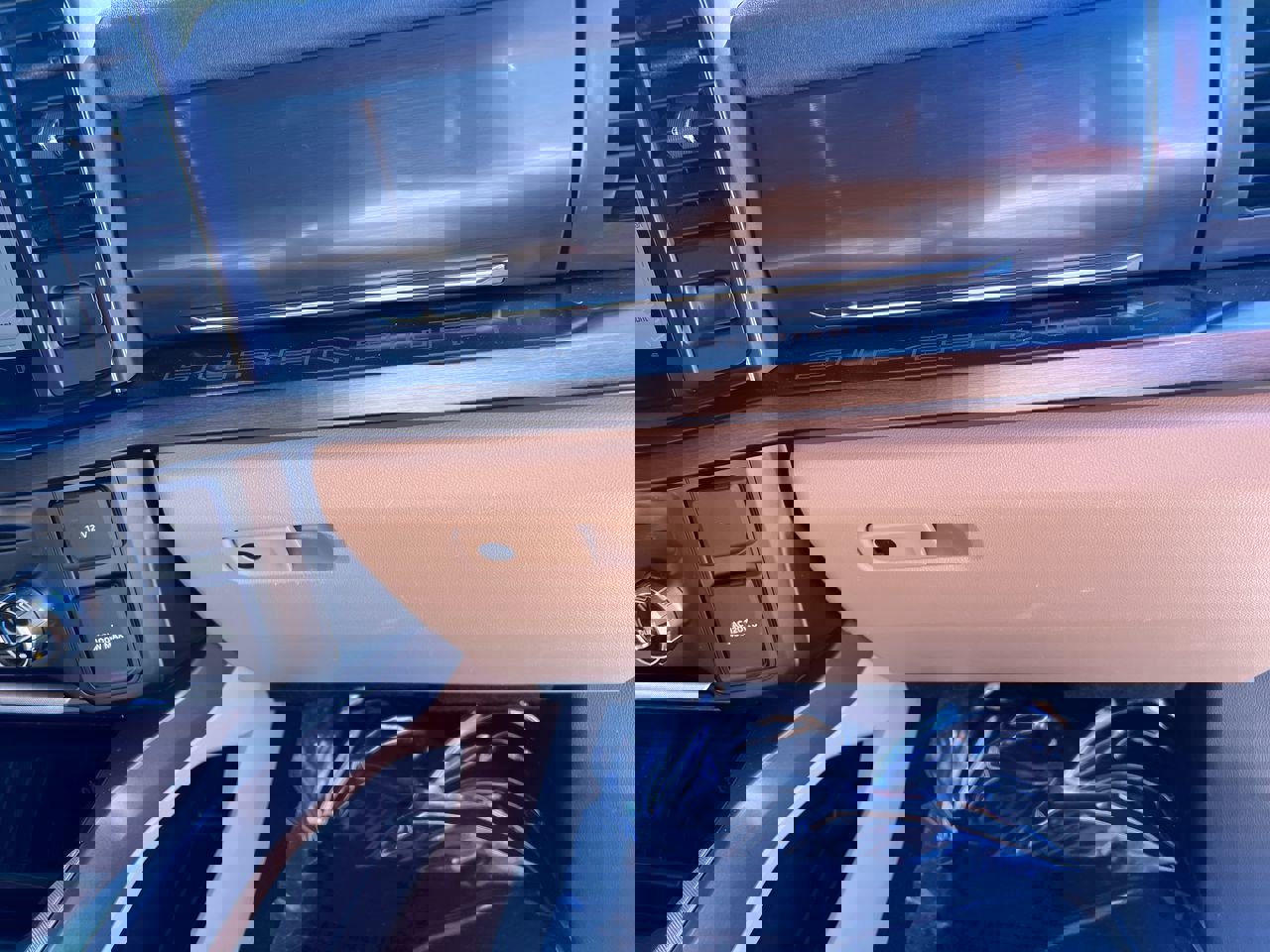 Used 2023 Ford F350 Lariat image 34