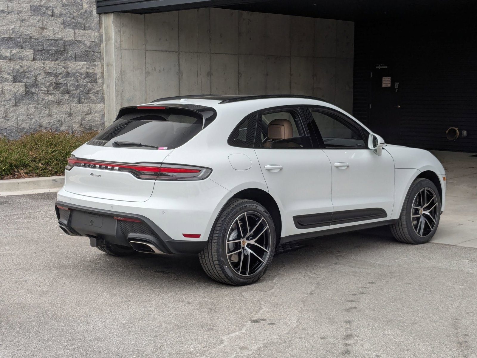 Certified 2026 Porsche Macan AWD/4WD image 8