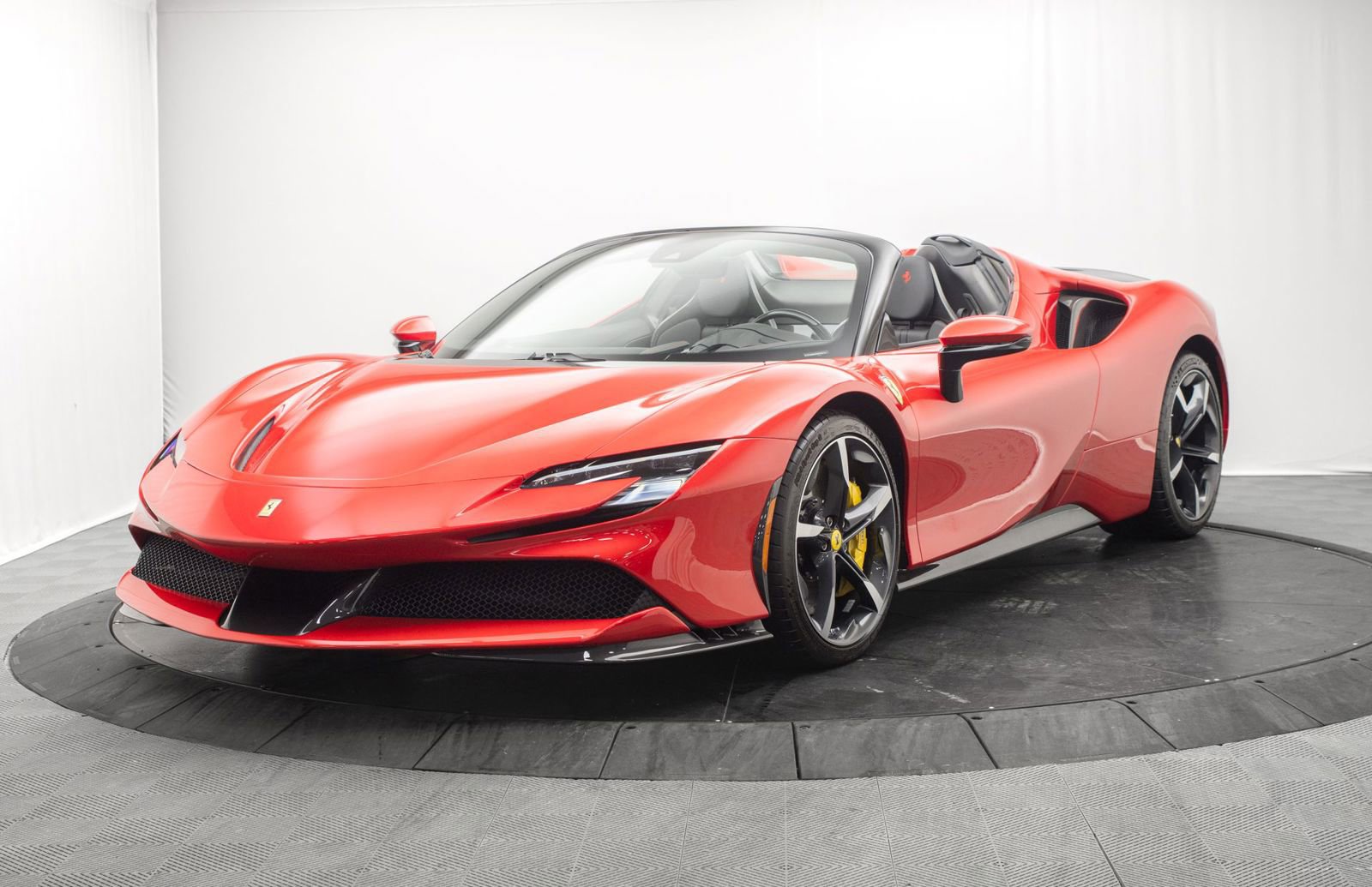 Used 2022 Ferrari SF90 Spider image 9