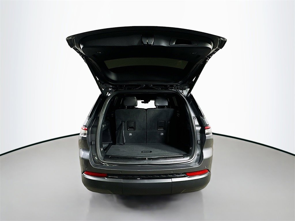 Used 2025 Jeep Grand Cherokee L Limited w/ Black Appearance Package image 38