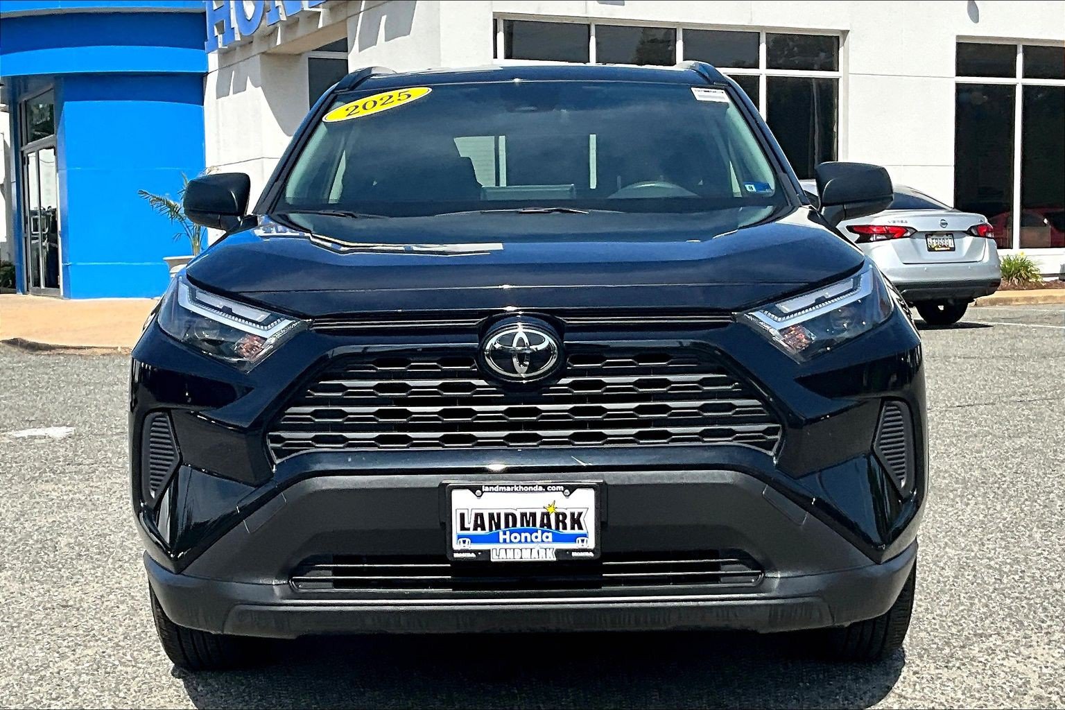 Used 2025 Toyota RAV4 LE AWD/4WD image 3