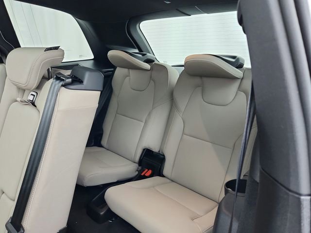 New 2026 Volvo XC90 B5 Core image 37