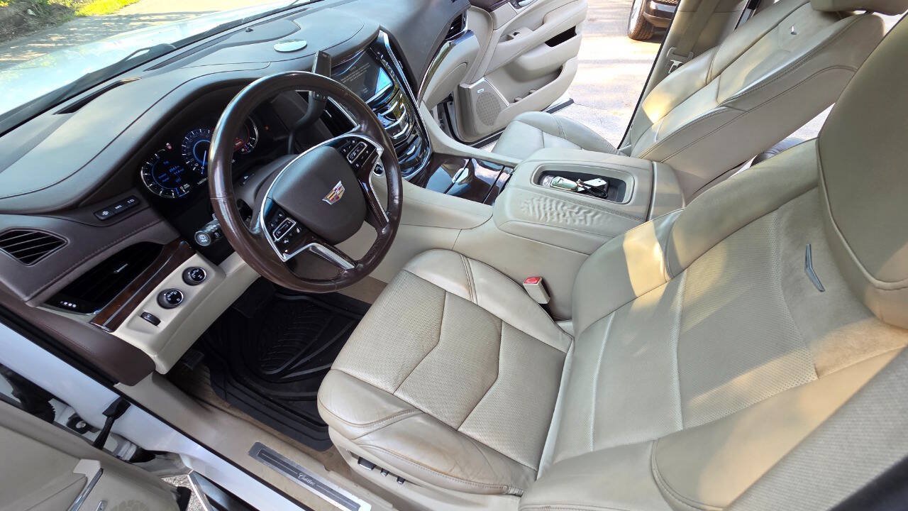 Used 2017 Cadillac Escalade Luxury AWD/4WD image 34