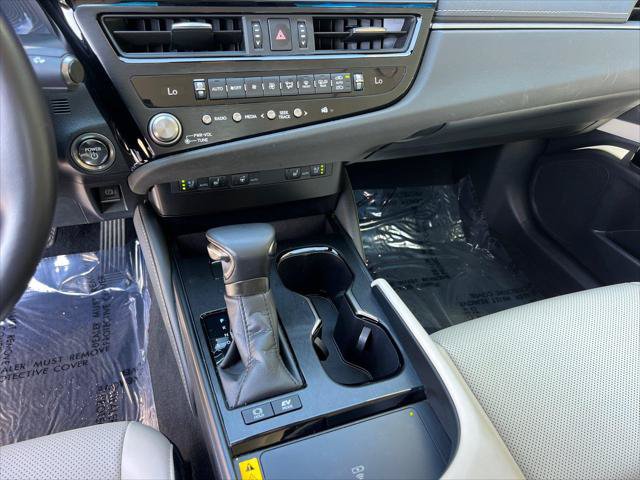 Certified 2025 Lexus ES 300h w/ Premium Package FWD image 32