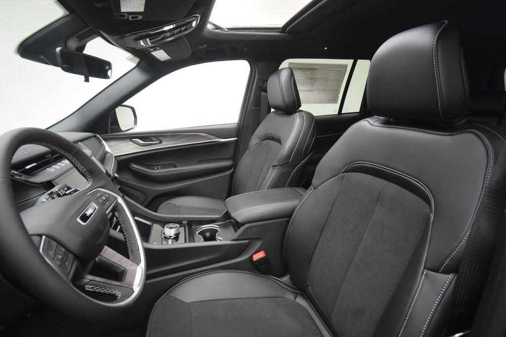 New 2027 Jeep Grand Cherokee Altitude AWD/4WD image 34
