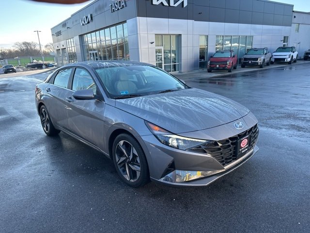 Used 2023 Hyundai Elantra Limited image 1