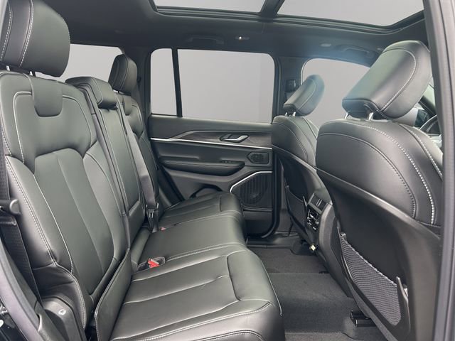 New 2026 Jeep Grand Cherokee Limited w/ Limited Altitude Package AWD/4WD image 32
