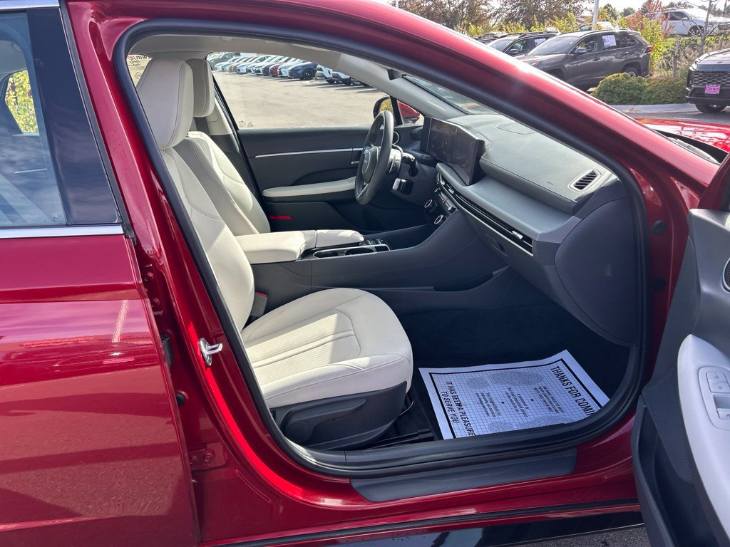 Used 2025 Hyundai Sonata SEL FWD image 11