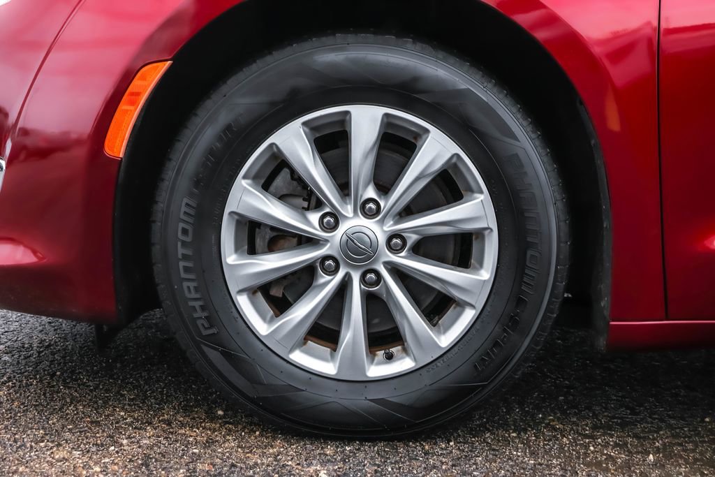 Used 2017 Chrysler Pacifica Touring-L image 15