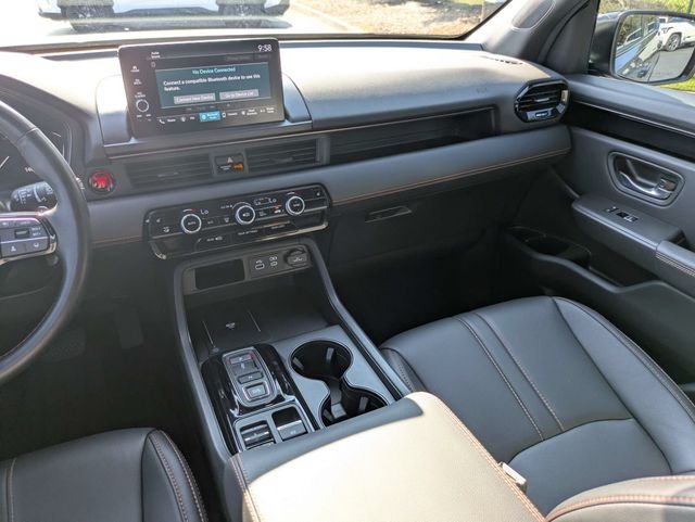 Used 2025 Honda Pilot TrailSport image 19