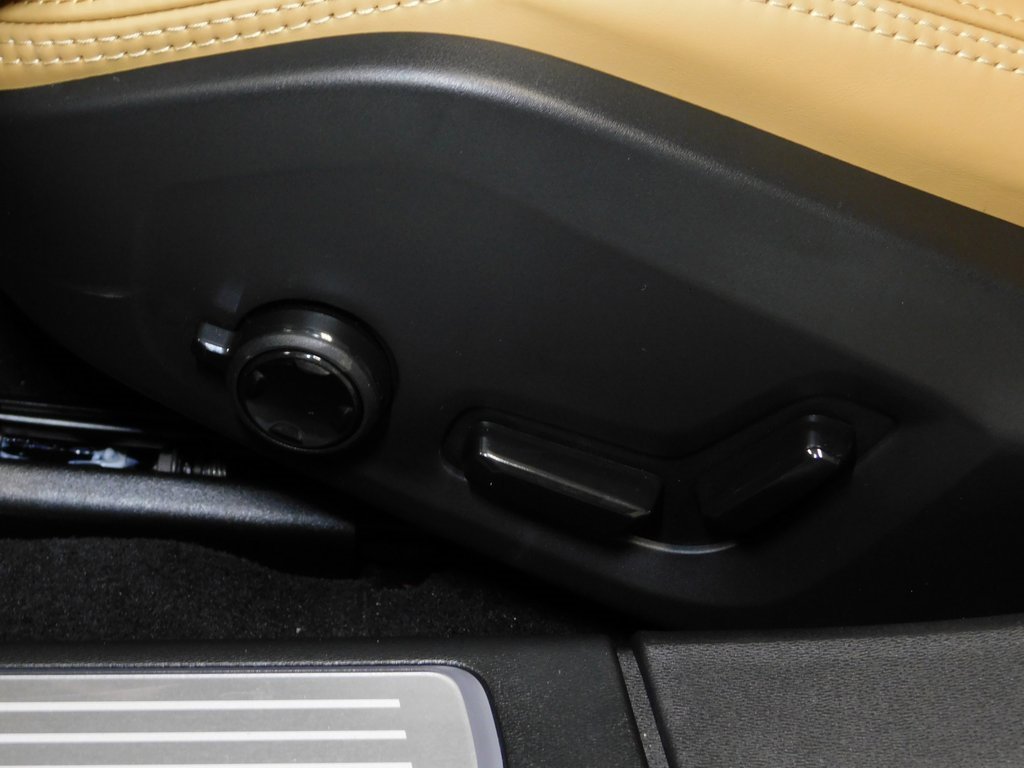 Used 2026 Volvo V90 B6 Cross Country Ultra image 34