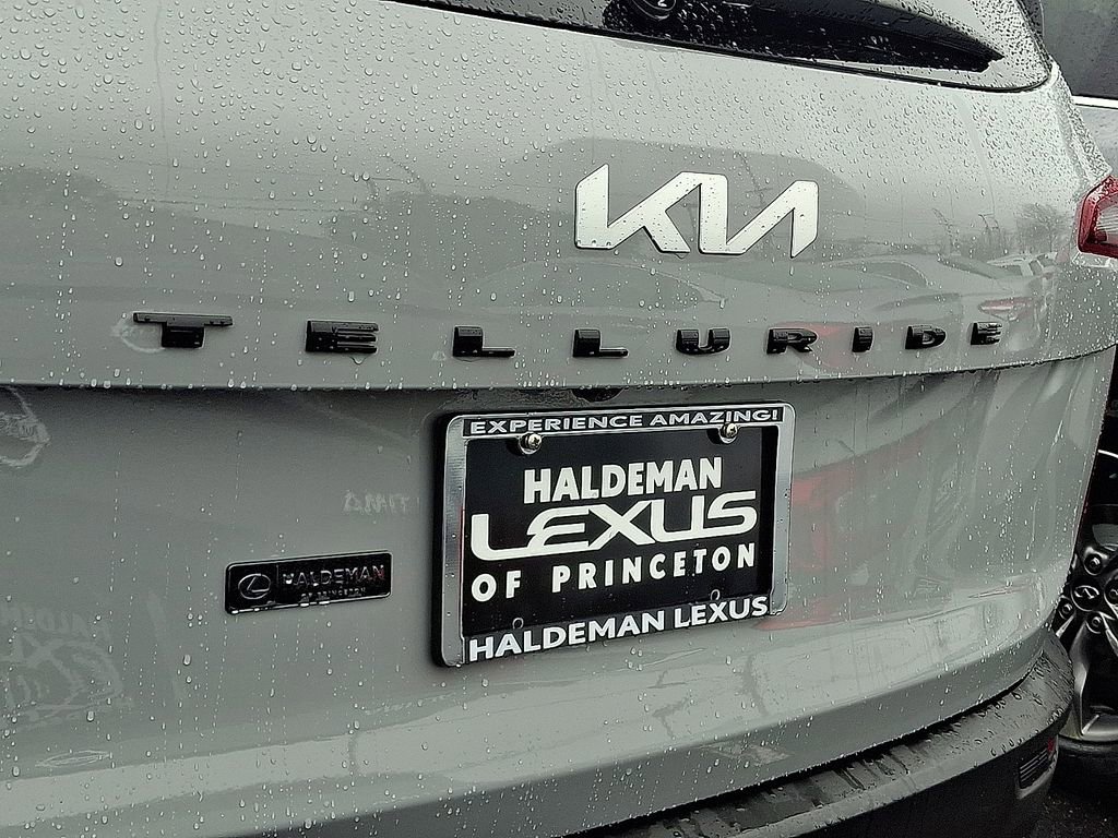 Used 2022 Kia Telluride EX w/ EX Premium Package image 21