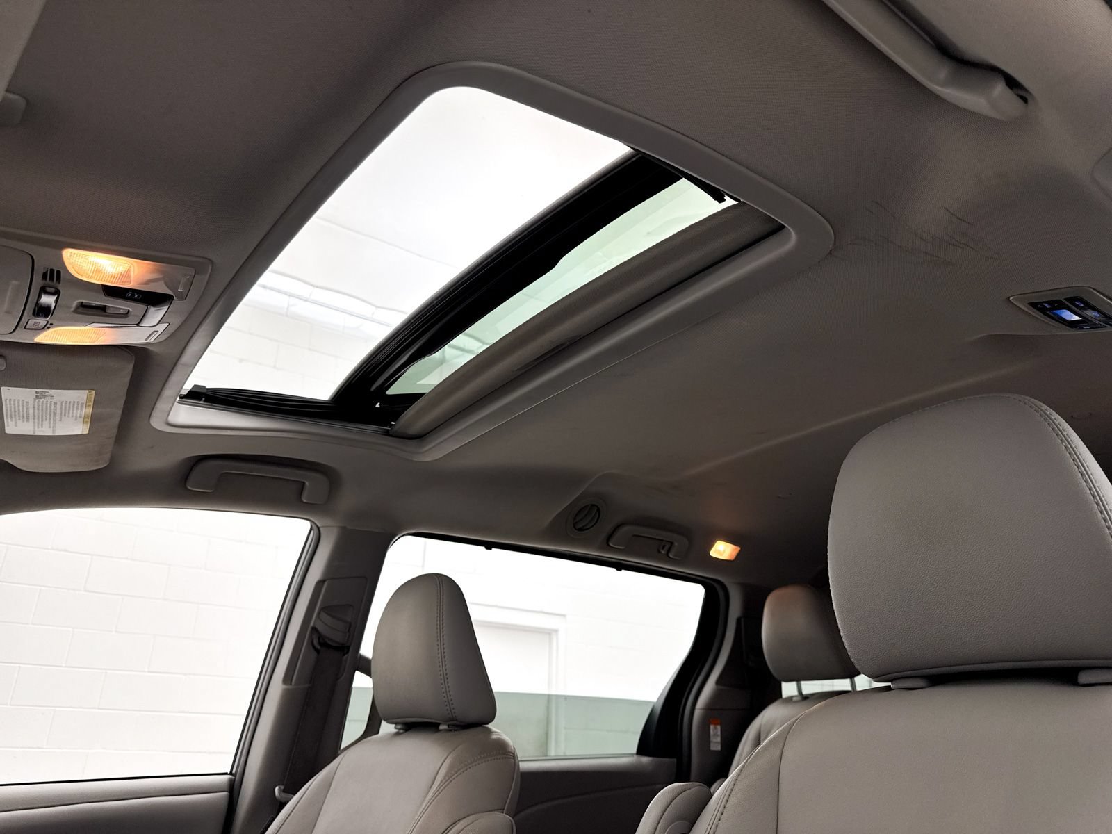 Used 2018 Toyota Sienna XLE w/ XLE Navigation Package FWD image 5