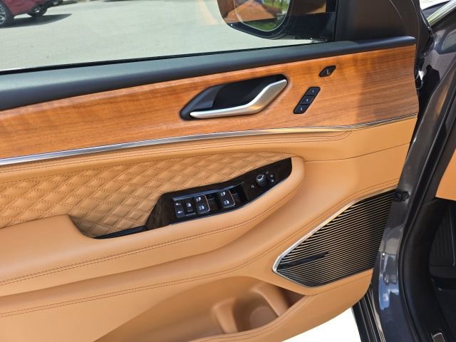 Used 2024 Jeep Grand Cherokee L Summit image 11